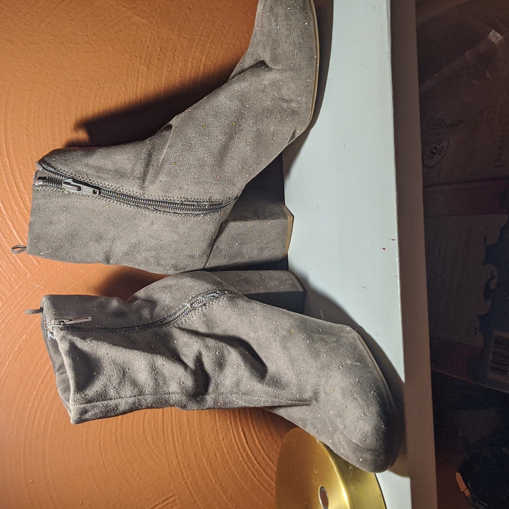 Old navy heeled boots 8 1/2